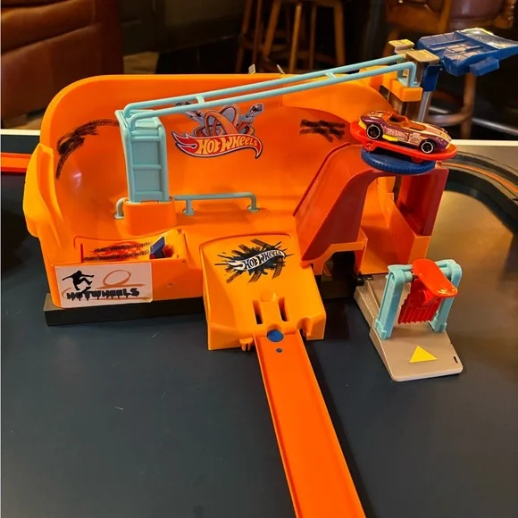 Hot Wheels City Ultimate Garage Accessory Sets - Picture 7 of 11